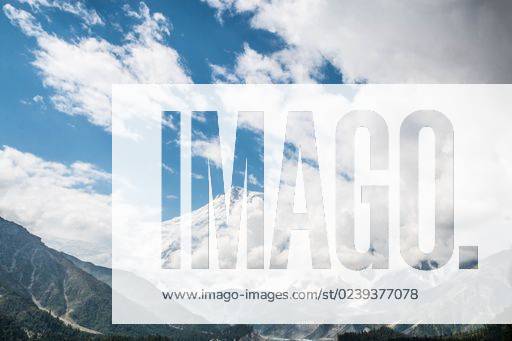 The Fairy Meadows Nanga Parbat mountains with a cloudy blue sky in the background, Pakistan *** der Elfe Wiesen Nanga Parbat Gebirge mit einer wolkig Blau Himmel ÊIn der background, Pakistans 12732512