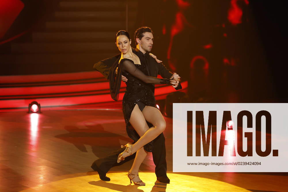 Youtuberin Natalia Yegorova und Profitänzer Andrzej Cibis tanzen bei der 16. Staffel der RTL-Tanzshow Let s Dance im MMC Coloneum auf dem Parkett. Köln, 10.03.2023 NRW Deutschland