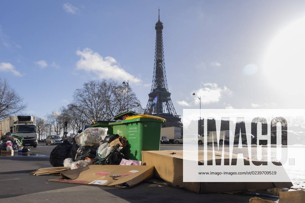 Paris, France March 18, 2023 - Garbage that piles up in the streets. On the twelfth day of the garbage collectors strike against the pension reform, the threshold of 10,000 tons of uncollected waste has been crossed. POUBELLES, ORDURES MENAGERES, ILLUSTRATION, GREVE DES EBOUEURS, RAMASSAGE DES ORDURES, COLLECTE, REFORME DES RETRAITES, LUTTE SOCIALE, GREVISTES, INSALUBRITE, SALE, SALETE, PROPRETE DE PARIS, REQUISITIONS, SOCIETE, TROTTOIRS, MALODORANT, ODEURS, HYGIENE, DETRITUS, RATS, PROBLEME SANITAIRE, TOUR EIFFEL, EIFFEL TOWER