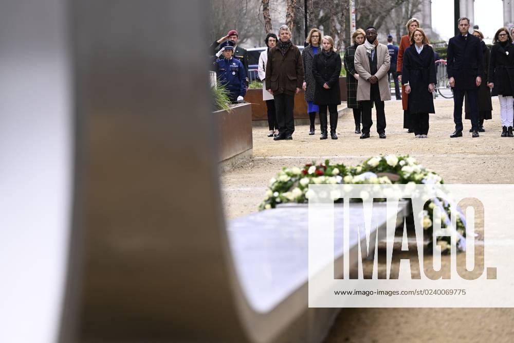 European Parliament chairwoman Roberta Metsola (2R) and Prime Minister Alexander De Croo (R) pictured during a ceremony at the memorial monument in the Brussels Wetstraat rue de la Loi to commemorate the 2016 terrorist attacks in Brussels, Wednesday 22 March 2023. On March 22 2016, 32 people were killed and 324 got injured in suicide bombings at Zaventem national airport and Maalbeek Maelbeek metro station, which were claimed by ISIL. LAURIExDIEFFEMBACQ 63498466