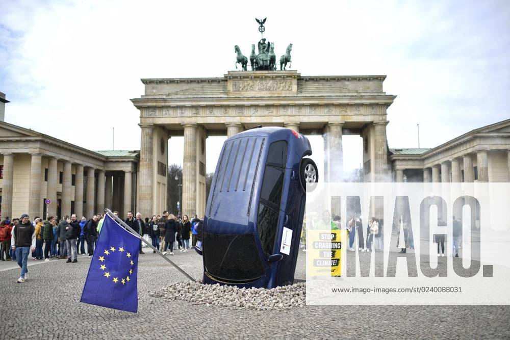Greenpeace-Protest vor dem Brandenburger Tor
