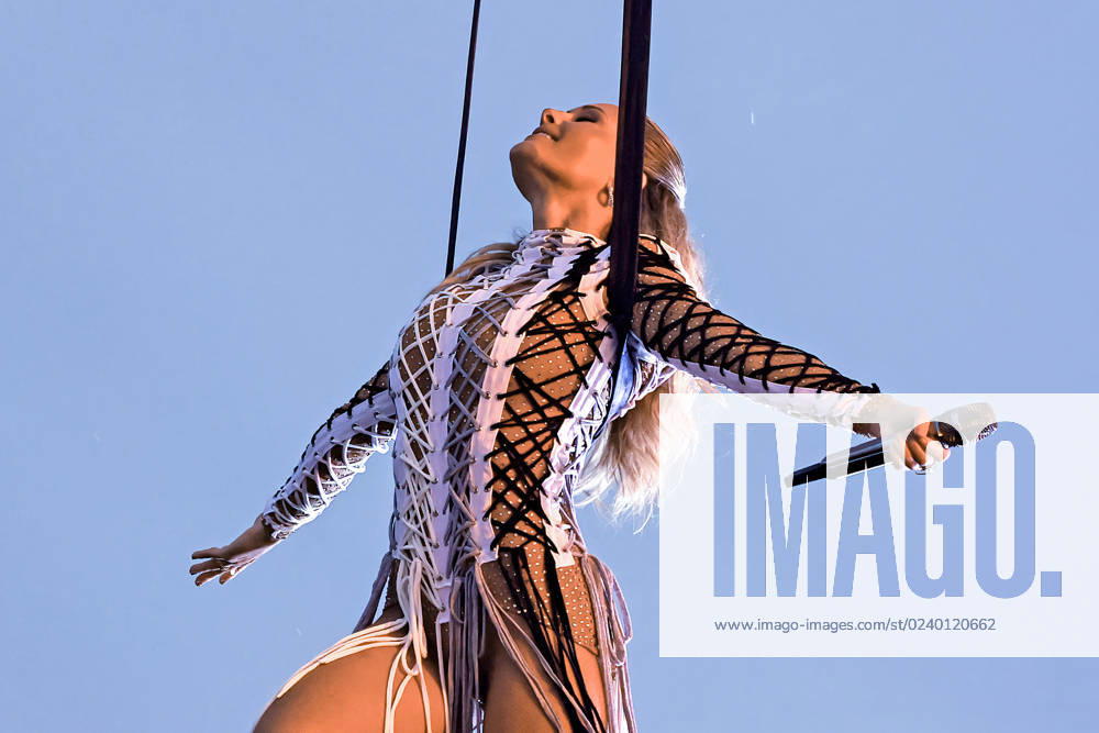 Helene Fischer - Mega-Konzert in München Deutsche Schlagersängerin Helene Fischer. Mega-Konzert vom 20.08.2022 in München vor 130000 Zuschauern. Messe München, Bayern, Deutschland.