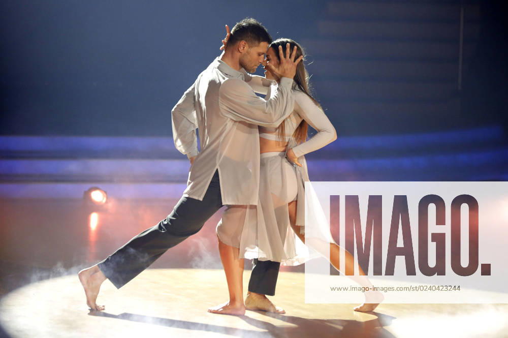 Mimi Kraus mit Mariia Maksina in der fünften Live-Show der 16. Staffel der RTL-Tanzshow Let s Dance im MMC Coloneum. Köln