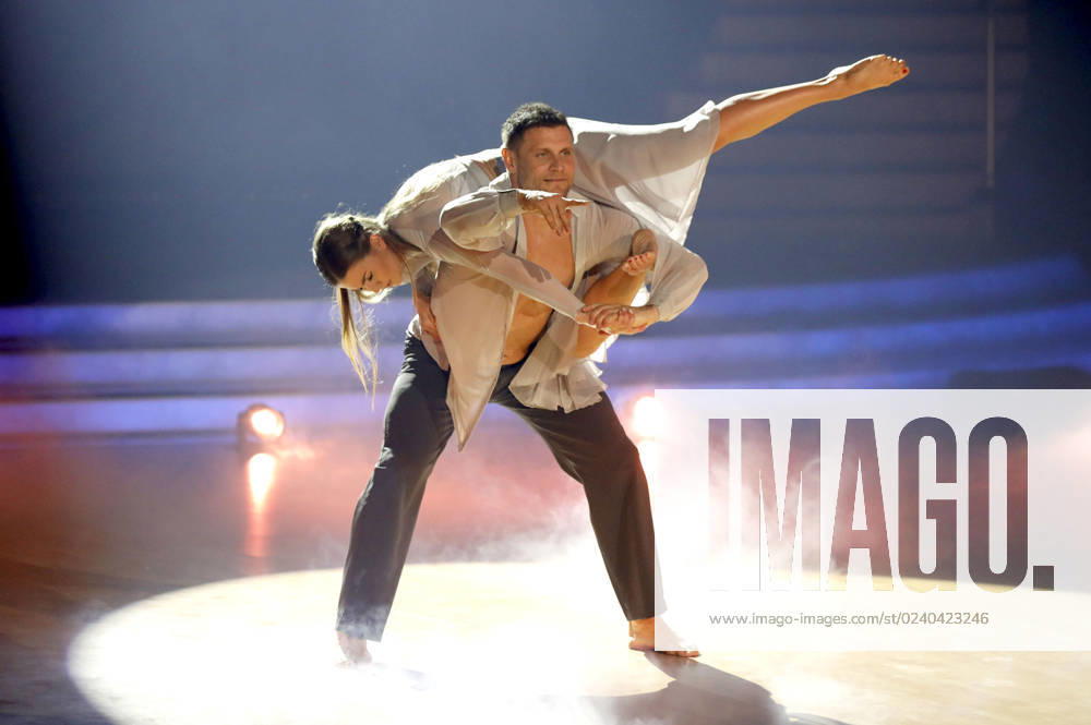 Mimi Kraus mit Mariia Maksina in der fünften Live-Show der 16. Staffel der RTL-Tanzshow Let s Dance im MMC Coloneum. Köln