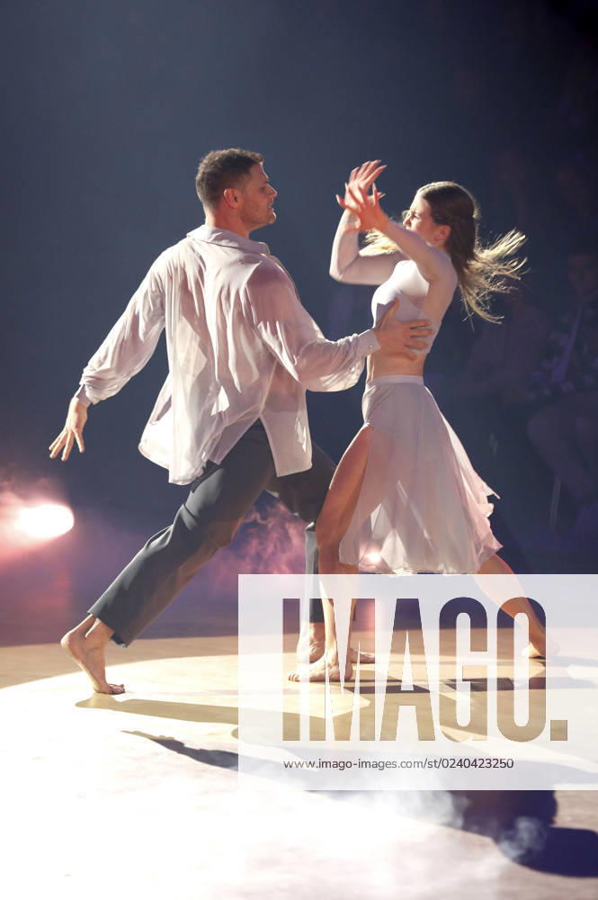 Mimi Kraus mit Mariia Maksina in der fünften Live-Show der 16. Staffel der RTL-Tanzshow Let s Dance im MMC Coloneum. Köln