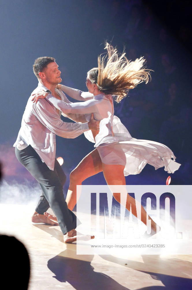 Mimi Kraus mit Mariia Maksina in der fünften Live-Show der 16. Staffel der RTL-Tanzshow Let s Dance im MMC Coloneum. Köln