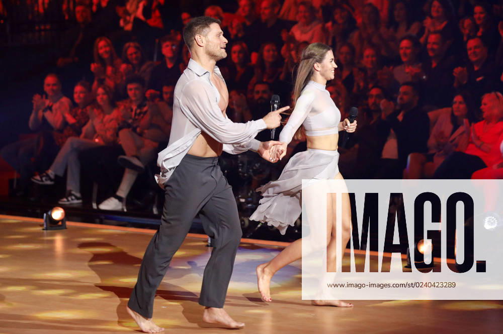 Mimi Kraus mit Mariia Maksina in der fünften Live-Show der 16. Staffel der RTL-Tanzshow Let s Dance im MMC Coloneum. Köln