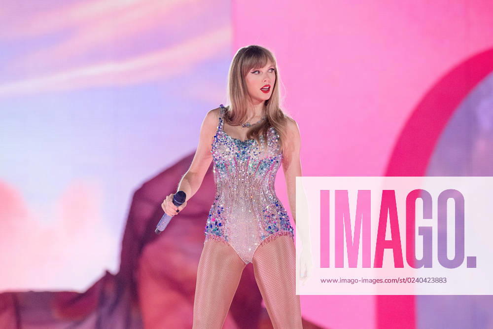 LAS VEGAS, NEVADA - MARCH 24: (Editorial Use Only) Taylor Swift performs onstage during the Taylor Swift The Eras Tour at Allegiant Stadium on March 24, 2023 in Las Vegas, Nevada. Las Vegas USA - ZUMAs181 20230324_zea_s181_019