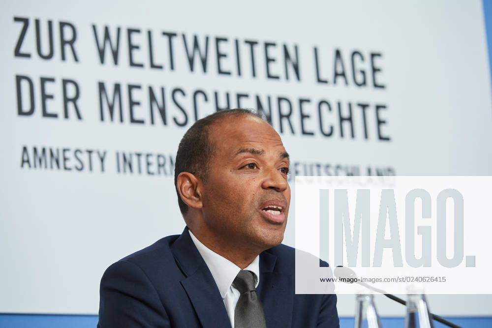 Markus N. Beeko, Generalsekretaer von Amnesty International in Deutschland, am 27.03.2023 bei der Vorstellung des Amnesty International Reports 2022 23 in Berlin. Krieg, Krisen und Unterdrueckung haben laut dem juengsten Amnesty-Report im vergangenen Jahr weltweit zu Massenprotesten gefuehrt. Zugleich waren mit 103 Millionen Menschen so viele auf der Flucht wie nie zuvor, wie aus dem am Dienstag in Berlin veroeffentlichten Bericht der Menschenrechtsorganisation hervorgeht. Massenproteste habe es unter anderem im Iran, in Peru, China und zuletzt in Georgien gegeben. Der Report dokumentiert die Menschenrechtslage in 156 Staaten. (Siehe epd-Meldung vom 28.03.2023)