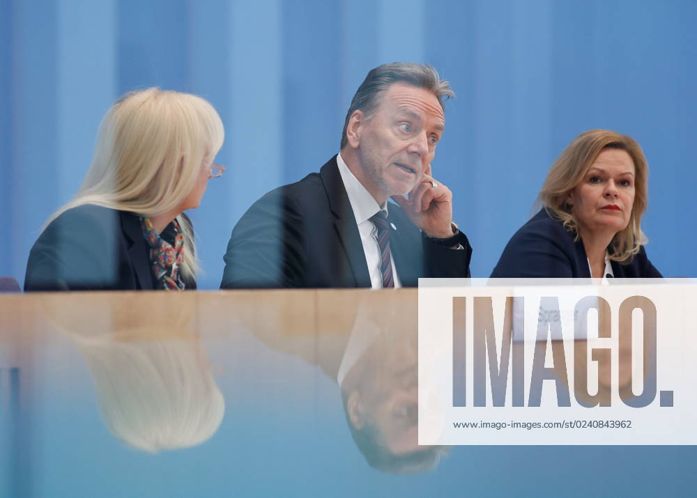 Iris Spranger, Vorsitzende der Innenministerkonferenz (IMK) und Senatorin für inneres, Digitalisierung und Sport, Land Berlin, Holger Münch, Präsident des Bundeskriminalamtes (BKA), Bundesministerin des Innern und für Heimat Nancy Faeser, Deutschland, Berlin, Bundespressekonferenz, Thema: Polizeiliche Kriminalstatistik 2022