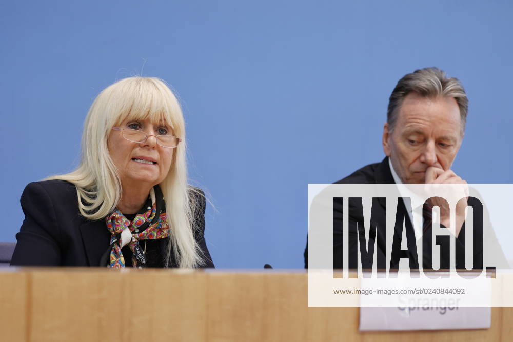 Iris Spranger, Vorsitzende der Innenministerkonferenz (IMK) und Senatorin für inneres, Digitalisierung und Sport, Land Berlin, Holger Münch, Präsident des Bundeskriminalamtes (BKA), Deutschland, Berlin, Bundespressekonferenz, Thema: Polizeiliche Kriminalstatistik 2022