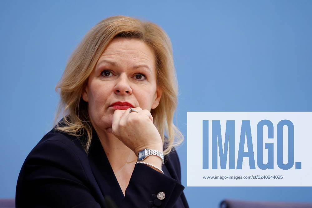 Bundesministerin des Innern und für Heimat Nancy Faeser, Deutschland, Berlin, Bundespressekonferenz, Thema: Polizeiliche Kriminalstatistik 2022
