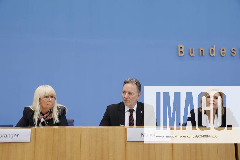Iris Spranger, Vorsitzende der Innenministerkonferenz (IMK) und Senatorin für inneres, Digitalisierung und Sport, Land Berlin, Holger Münch, Präsident des Bundeskriminalamtes (BKA), Bundesministerin des Innern und für Heimat Nancy Faeser, Deutschland, Berlin, Bundespressekonferenz, Thema: Polizeiliche Kriminalstatistik 2022