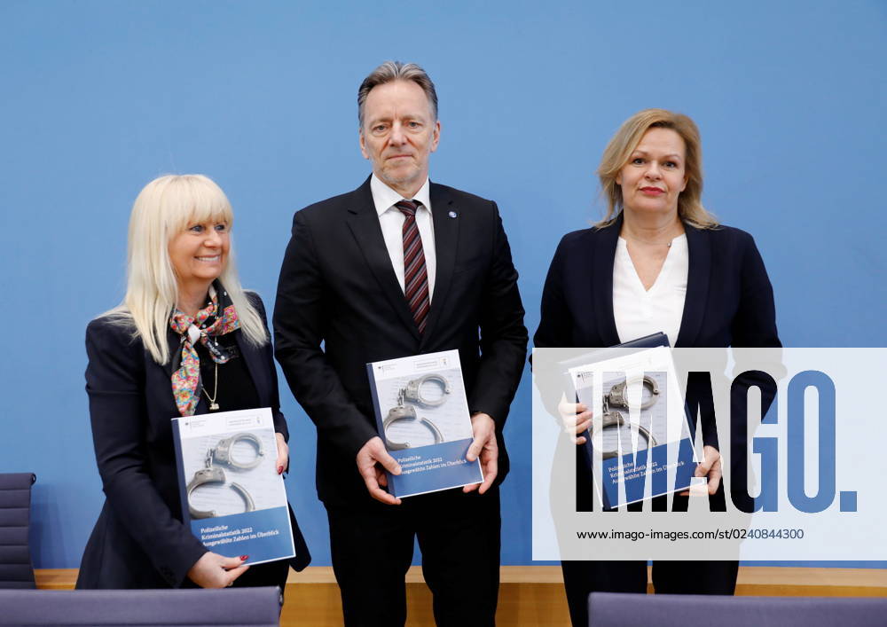Iris Spranger, Vorsitzende der Innenministerkonferenz (IMK) und Senatorin für inneres, Digitalisierung und Sport, Land Berlin, Holger Münch, Präsident des Bundeskriminalamtes (BKA), Bundesministerin des Innern und für Heimat Nancy Faeser, Deutschland, Berlin, Bundespressekonferenz, Thema: Polizeiliche Kriminalstatistik 2022
