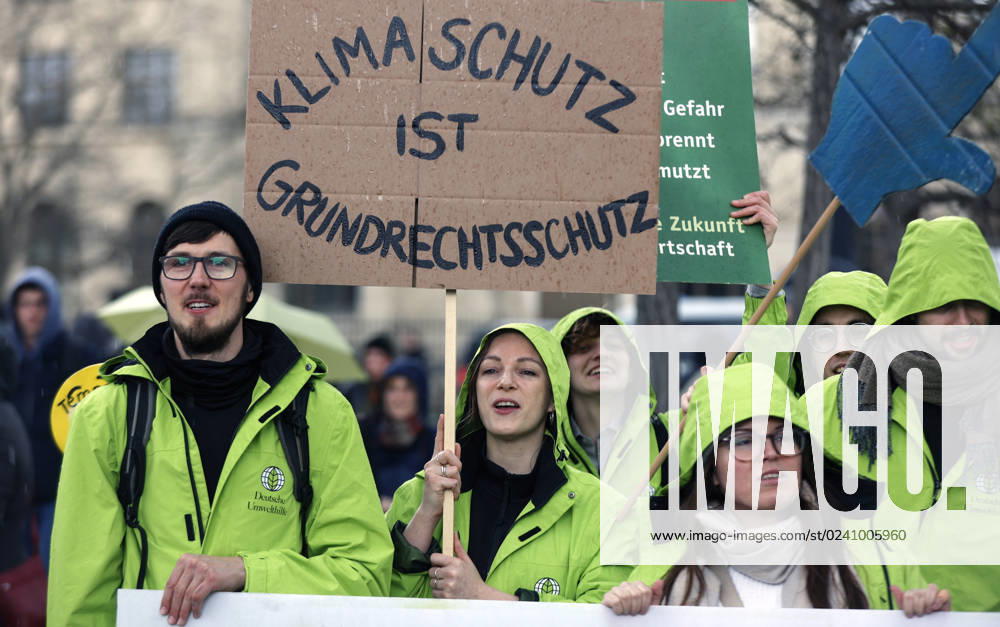 Fridays for future Demo Berlin, 31.03.2023 - Fridays for Future Demonstration am Bundesverkehrsministerium fuer die Einhaltung von Klimazielen und den Ruecktritt von Verkehrsminister Volker Wissing am Bundesverkehrsministerium. Berlin Berlin Deutschland
