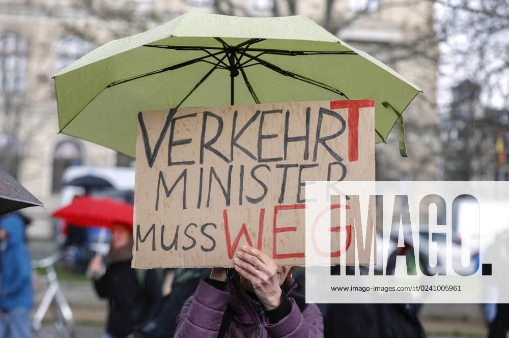 Fridays for future Demo Berlin, 31.03.2023 - Fridays for Future Demonstration am Bundesverkehrsministerium fuer die Einhaltung von Klimazielen und den Ruecktritt von Verkehrsminister Volker Wissing am Bundesverkehrsministerium. Berlin Berlin Deutschland