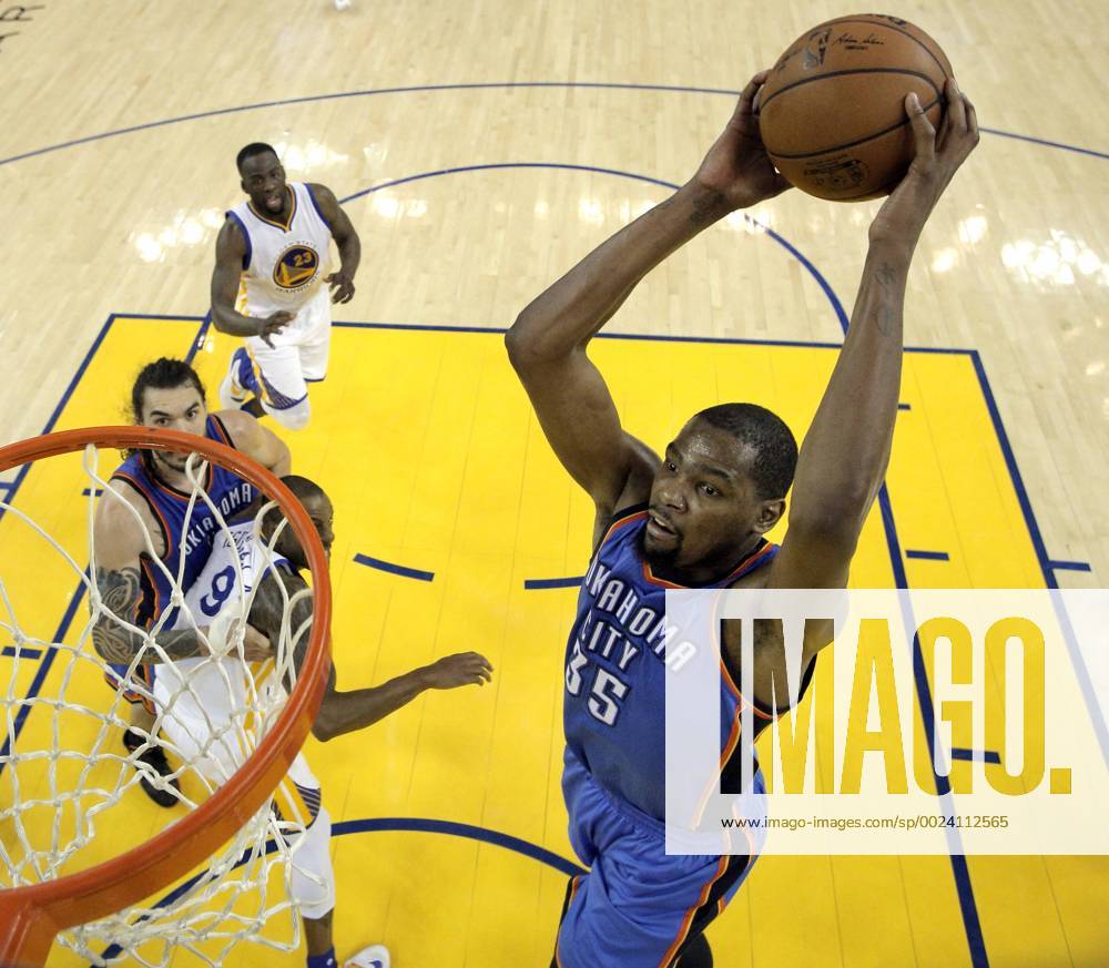 NBA, Playoffs, Golden State Warriors - Oklahoma City Thunder Oklahoma City Thunder s Kevin Durant (35) goes in for a dunk in the fourth quarter against the Golden State Warriors in Game 5 of the Western Conference Finals at Oracle Arena in Oakland, California on May 26, 2016. The Warriors defeated the Thunder 120-111. Pool photo by Carlos Avila Gonzalez UPI SFP2016052627 CARLOSxAVILAxGONZALEZ
