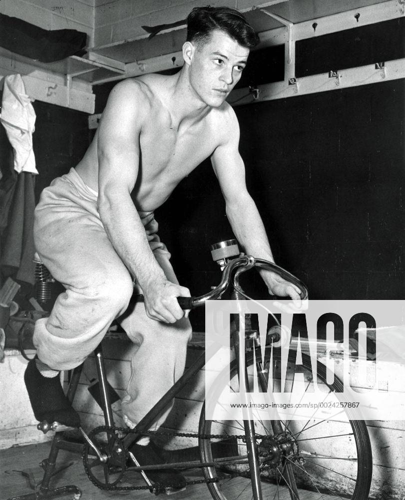 File - GORDIE HOWE, the rough-and-tumble Canadian farm boy whose boundless blend of talent and toughness made him the NHL Eishockey Herren USA s star during a career that lasted into his 50s, has died. The man forever known as Mr. Hockey was 88. Pictured: Feb. 16, 1958 - Detroit, MI, USA - Gordie Howe uses the training bicycle. Gordie Howe 1928 Ð 2016 Mr. HockeyÕ - ZUMAm67_