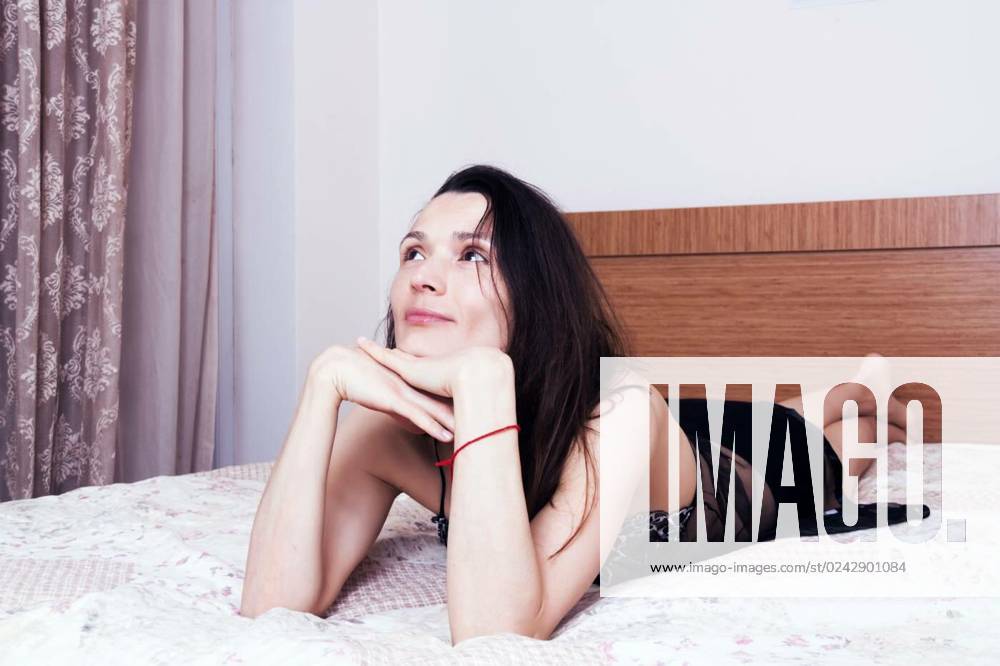 Beautiful woman on the bed at home, Beautiful woman on the bed at home, Beautiful woman on the bed at home model released, Symbolfoto , 29.03.2023,