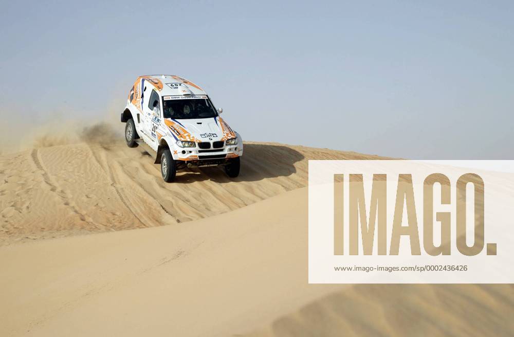 Jutta Kleinschmidt (Deutschland) und Tina Thörner (Schweden) in ihrem BMW X3 CC Motorsport Damen UAE Desert Challenge 2006, Rallye, Rallyesport, VAE, Wüstenrallye, Wüste Einzelbild Motorsport Damen UAE Desert Challenge 2006, Rallye, Rallyesport, VAE, Wüstenrallye, Wüste Einzelbild