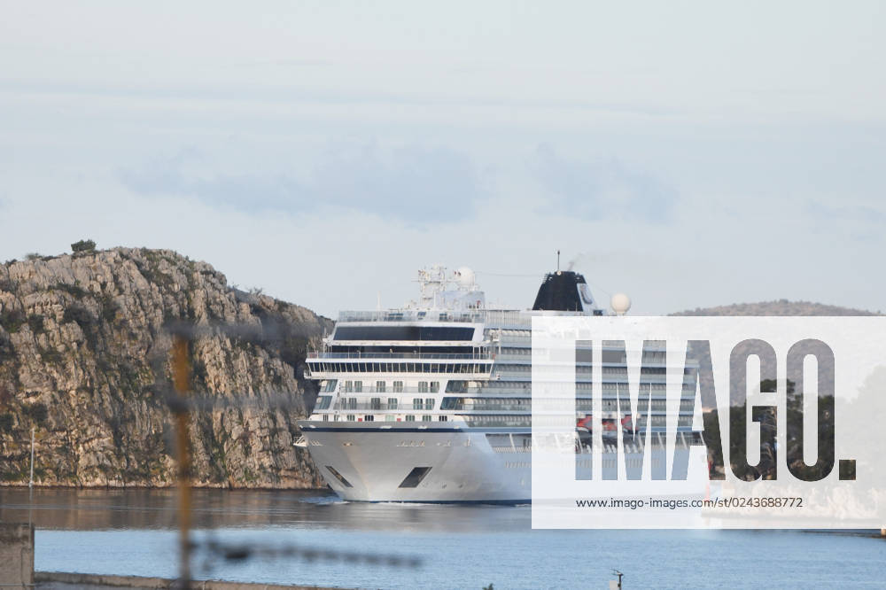 Viking Star The large tourist cruise ship Viking Star sailed into the port of Sibenik, Croatia on April 15, 2023. The vessel measures 227.2 meters in length and 28.8 meters in width. HrvojexJelavic PIXSELL