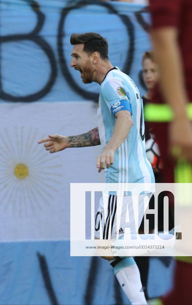 Argentina forward Lionel Messi (10) celebrates a goal in the first half of play. Argentina defeated Venezuela 4-1 in the semi-final match in the 2016 Copa America Centenario at Gillette Stadium in Foxborough, Massachusetts. (Photograph by Corey Silvia Icon Sportswire) SOCCER: JUN 18 Copa America Centenario - Quarterfinal - Argentina v Venezuela Icon0618160010