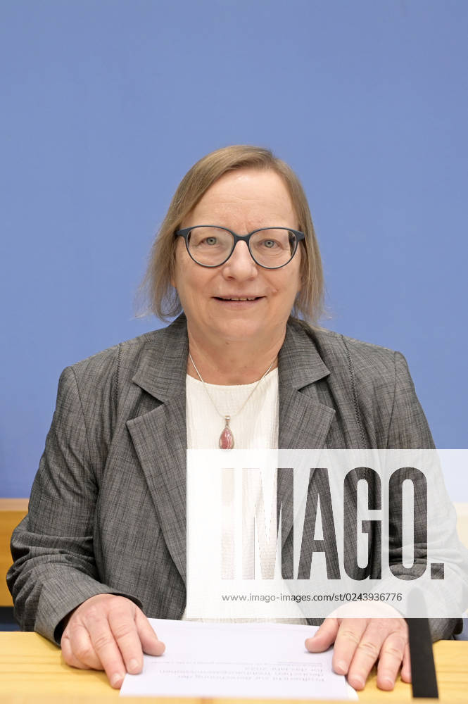 Barbara Schlomann bei der Bundespressekonferenz zur Veröffentlichung des Prüfberichts zur Berechnung der deutschen Treibhausgasemissionen für das Jahr 2022 im Haus der Bundespressekonferenz. Berlin