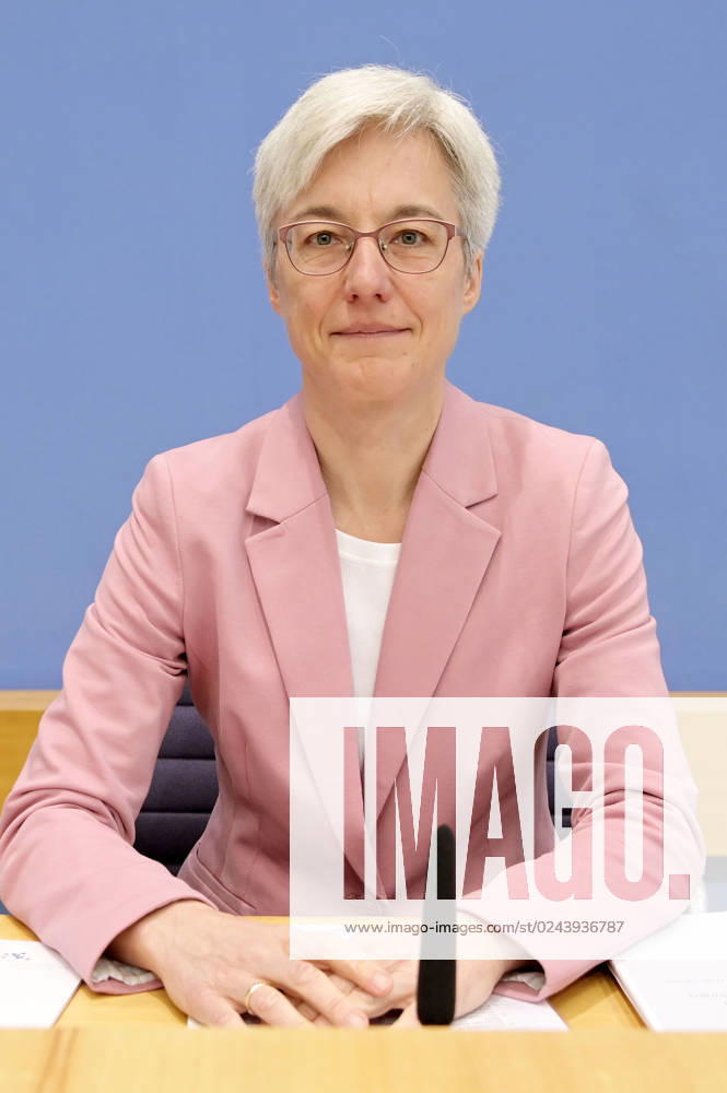 Brigitte Knopf bei der Bundespressekonferenz zur Veröffentlichung des Prüfberichts zur Berechnung der deutschen Treibhausgasemissionen für das Jahr 2022 im Haus der Bundespressekonferenz. Berlin