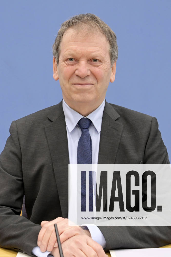 Hans-Martin Henning bei der Bundespressekonferenz zur Veröffentlichung des Prüfberichts zur Berechnung der deutschen Treibhausgasemissionen für das Jahr 2022 im Haus der Bundespressekonferenz. Berlin