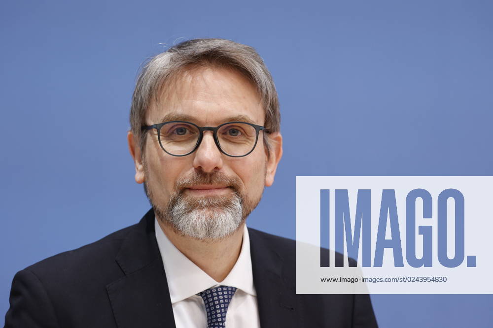 Marc Oliver Bettzüge, Deutschland, Berlin, Bundespressekonferenz, Thema: Veröffentlichung des Prüfberichts zur Berechnung der deutschen Treibhausgasemissionen für das Jahr 2022