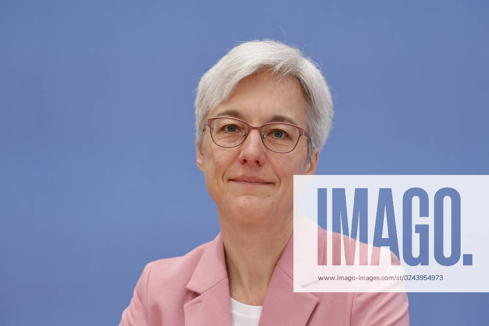 Brigitte Knopf , Deutschland, Berlin, Bundespressekonferenz, Thema: Veröffentlichung des Prüfberichts zur Berechnung der deutschen Treibhausgasemissionen für das Jahr 2022