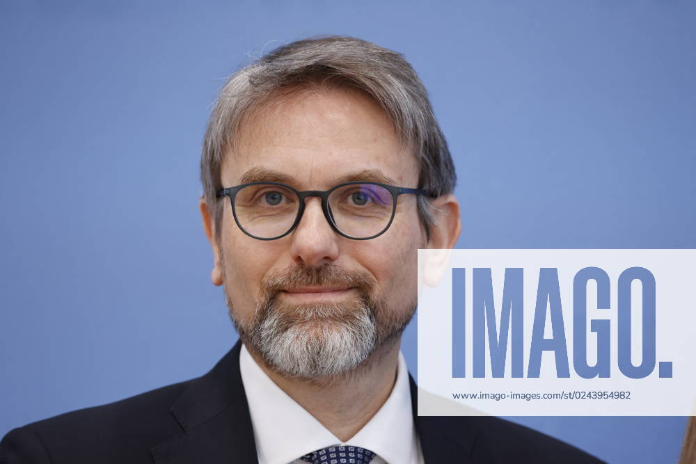 Marc Oliver Bettzüge, Deutschland, Berlin, Bundespressekonferenz, Thema: Veröffentlichung des Prüfberichts zur Berechnung der deutschen Treibhausgasemissionen für das Jahr 2022