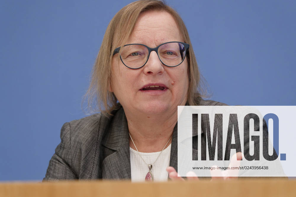 Experten kritisch zu Treibhausgas-Berechnung 2023-04-17 - Deutschland, Berlin - Bundespressekonferenz: Der Expertenrat für Klimafragen (ERK) erläutert seinen Prüfbericht zur Berechnung der deutschen Treibhausgasemissionen für das Jahr 2022. Im Bild Dr. Barbara Schlomann, Ratsmitglied ERK, Fraunhofer ISI.