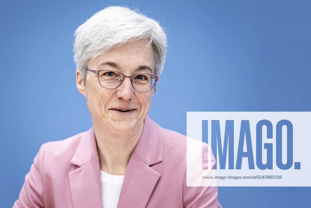 Dr. Brigitte Knopf, Stellv. Vorsitzende vom Expertenrat fuer Klimafragen, Mercator Research Institute on Global Commons and Climate Change (MCC), aufgenommen im Rahmen einer Bundespressekonferenz zur Veroeffentlichung des Pruefberichts zur Berechnung der deutschen Treibhausgasemissionen fuer das Jahr 2022 Berlin, 17.04.2023. Berlin Deutschland