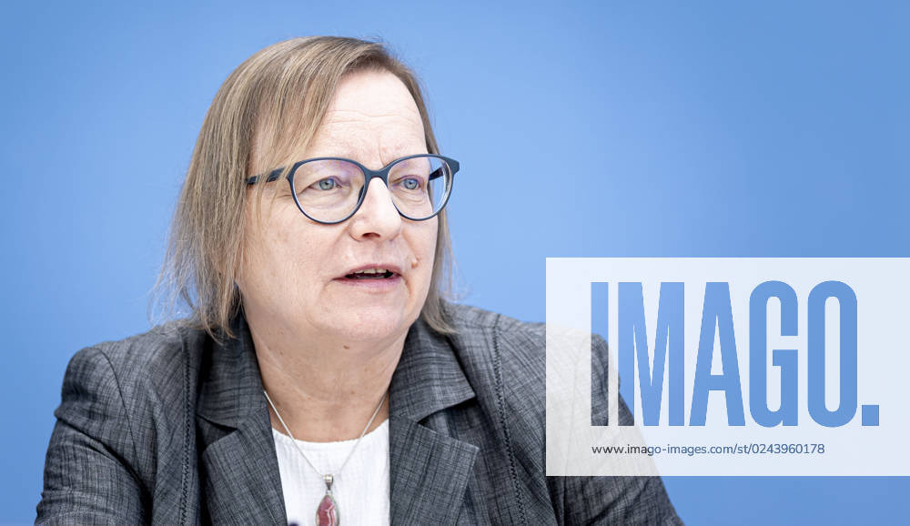 Dr. Barbara Schlomann, Ratsmitglied ERK, Fraunhofer ISI, aufgenommen im Rahmen einer Bundespressekonferenz zur Veroeffentlichung des Pruefberichts zur Berechnung der deutschen Treibhausgasemissionen fuer das Jahr 2022 Berlin, 17.04.2023. Berlin Deutschland