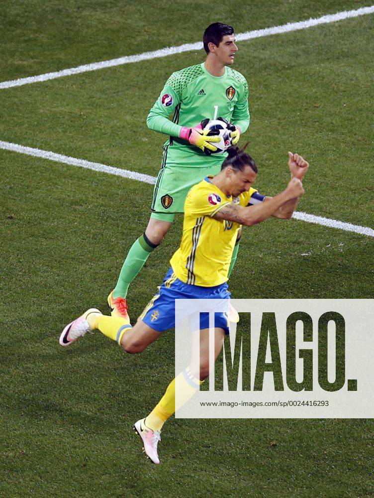 Belgium s goalkeeper Thibaut Courtois and Sweden s Zlatan Ibrahimovic fight for the ball during a soccer game between Belgian national soccer team Red Devils and Sweden, in group E of the group stage of the UEFA EURO EM Europameisterschaft Fussball 2016 European Championships, on Wednesday 22 June 2016, in Nice, France. The Euro2016 tournament is taking place from 10 June to 10 July. BRUNOxFAHY x04875544x