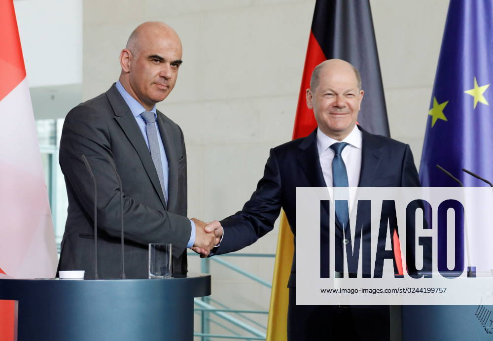 Alain Berset, Bundespräsident der Schweiz, Olaf Scholz, Bundeskanzler, Deutschland, Berlin, Pressekonferenz, Empfang des Bundespräsidenten der Schweizerischen Eidgenossenschaft, Alain Berset, durch BK Scholz
