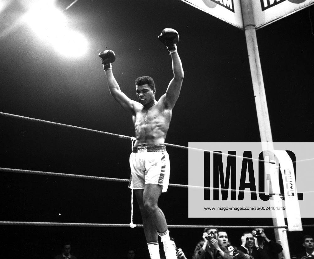 Muhammad Ali - Karl Mildenberger 10.09.1966 in Frankfurt Main Ali jubelt nach KO-Sieg. Jubel, Sieger HM