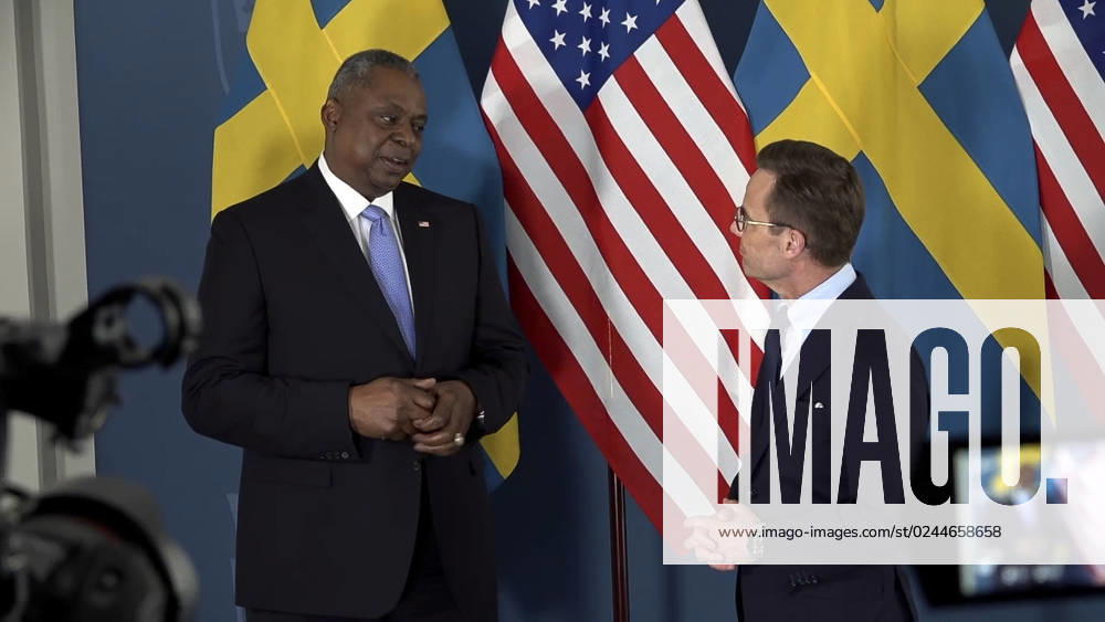 Stockholm 2023 04 20 Prime Minister Ulf Kristersson receives US Secretary of Defense Lloyd J. Austin III at a photo opportunity in the Government Offices Stockholm SVERIGE .