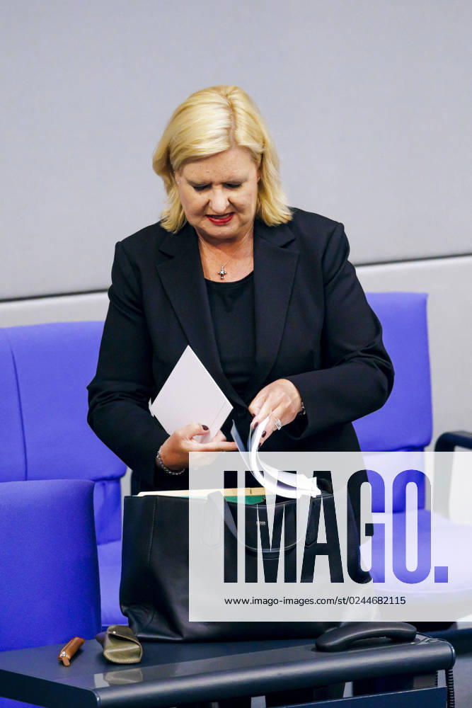 Die Wehrbeauftragte des Deutschen Bundestages, Eva Hoegl, SPD, aufgenommen im Plenum des Bundestages. Berlin, 20.04.2023 Berlin Deutschland