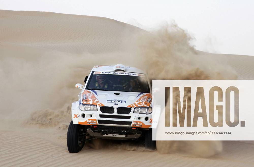 Jutta Kleinschmidt (Deutschland) und Tina Thörner (Schweden) in ihrem BMW X3 CC Motorsport Damen UAE Desert Challenge 2006, Rallye, Rallyesport, Wüste, Wüstenrallye, VAE Einzelbild Motorsport Damen UAE Desert Challenge 2006, Rallye, Rallyesport, Wüste, Wüstenrallye, VAE Einzelbild