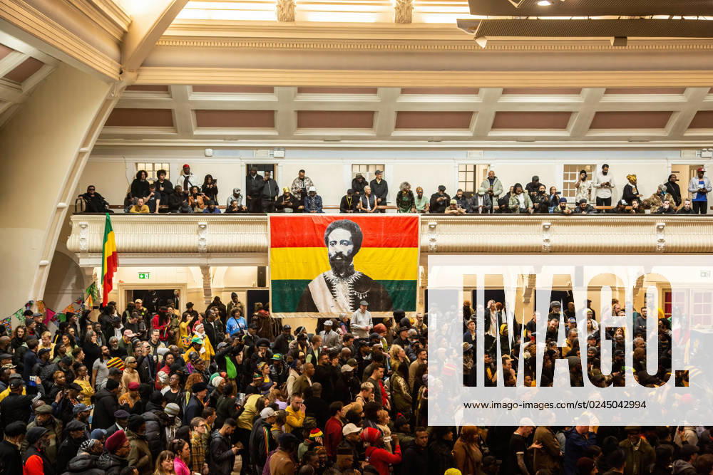 A crowd of people gathers at Jah Shaka s Nine Night at the Great Hall, Goldsmith s University in London. The event pays respect to the legendary reggae and dub sound system operator, also known as Zulu Warrior, who died on 12th April 2023, at the age of 75. London United Kingdom - ZUMAs197 20230421_zaa_s197_426
