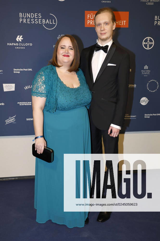 Ricarda Lang mit Partner Florian Wilsch beim 70. Bundespresseball 2023 im Hotel Adlon Kempinski. Berlin