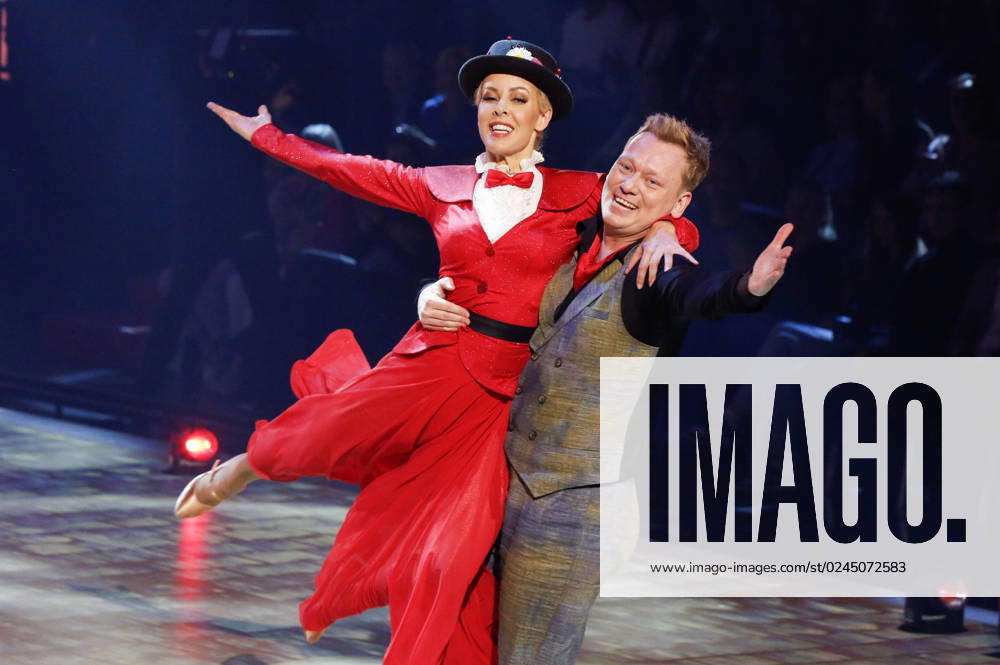 Jens Knossi Knossalla mit Isabel Edvardsson in der achten Live-Show der 16. Staffel der RTL-Tanzshow Let s Dance im MMC Coloneum. Köln
