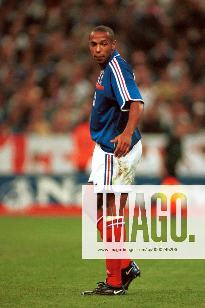 Thierry Henry (Frankreich) Fußball Länderspiel Herren Freundschaftsspiel 2000, Nationalmannschaft, Nationalteam, Nationaltrikot Einzelbild Stade de France Paris