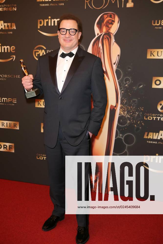 Wiener Hofburg, ROMY - Film- u. TV-Preis, Gala-Verleihung des Fernseh-Preises von ORF u. KURIER im Bild: Brendan Fraser, -mit d Award, ROMY - Film- u. TV-Preis