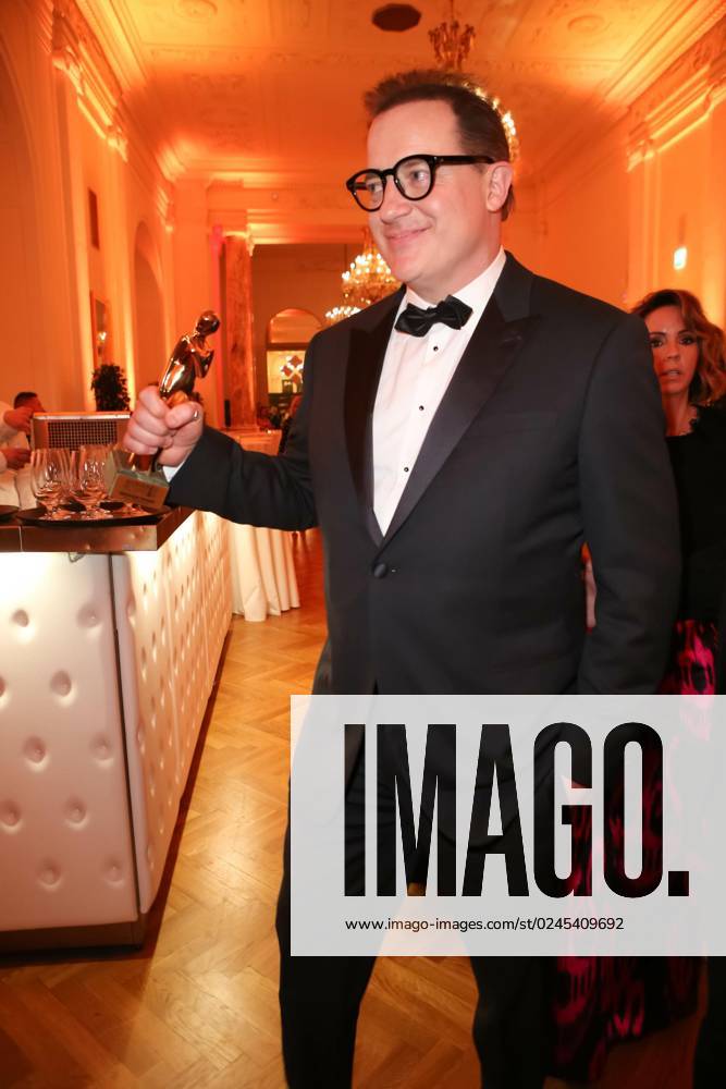 Wiener Hofburg, ROMY - Film- u. TV-Preis, Gala-Verleihung des Fernseh-Preises von ORF u. KURIER im Bild: Brendan Fraser, -mit d Award, ROMY - Film- u. TV-Preis