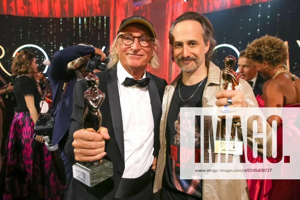Wiener Hofburg, ROMY - Film- u. TV-Preis, Gala-Verleihung des Fernseh-Preises von ORF u. KURIER im Bild: Otto Waalkes, Michael Ostrowski, -mit d Award, ROMY - Film- u. TV-Preis