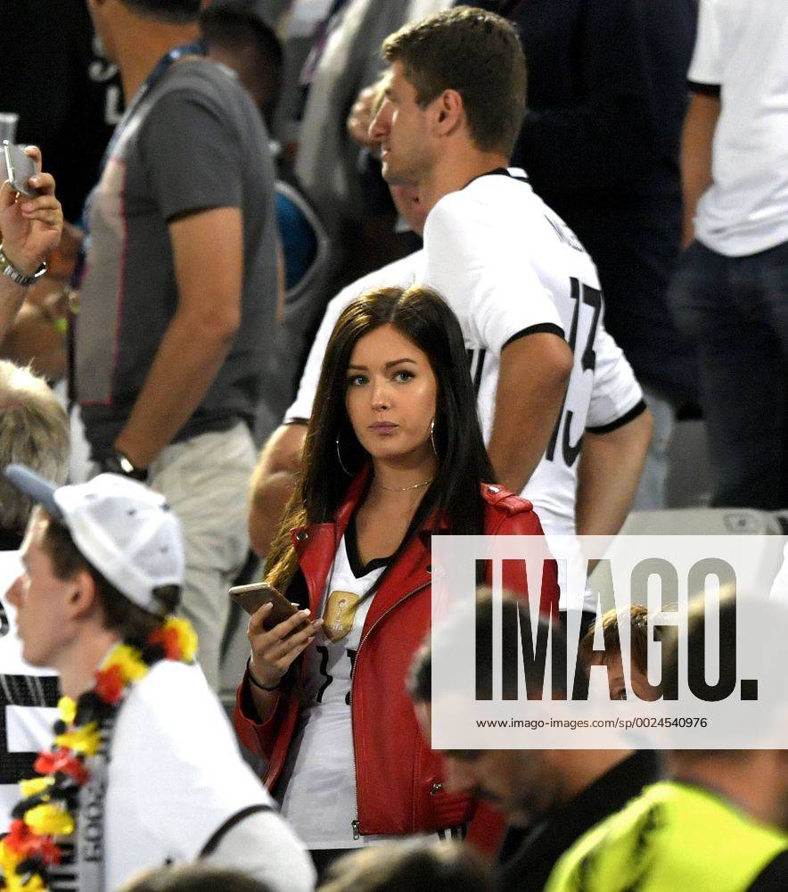 Fussball EM-2016 Frankreich, Viertelfinale, Deutschland - Italien, im Stade de Bordeaux in Bordeaux, Lena, Freundin von Julian Draxler (Deutschland).