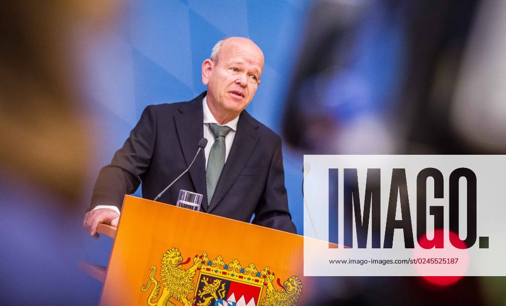 BURKHARD KOERNER (Burkhard Ko¶rner) Praesident of the Bavarian Verfassungsschutz. The Bavarian Verfassungsschutz (Secret Service, Office for the Protection of the Constitution) released the 2022 report detailing threats to the state of Bavaria and the country. Over the past years, conspiracy theorists, new age and wellness extremists, right-extremists, Reichsbuerger (sovereign citizens), and various enemies of democracy have taken a leading role against the German state and society, with such cases as Terror Gruppe S. and the alleged Reichsbuerger terrorist plot to topple the state underscoring that the threats are not giving up. Other threats to the state include those that may be directed by R - ZUMAb160 20230424_zbp_b160_041